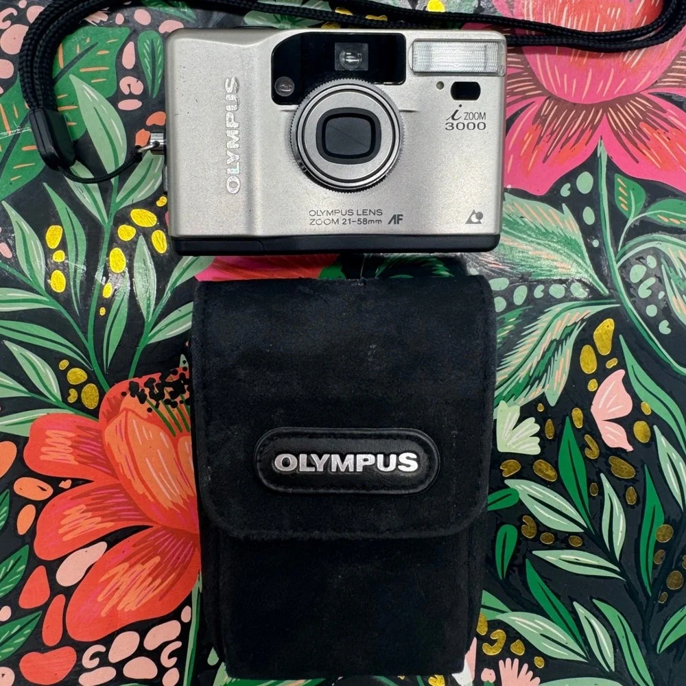 Olympus i Zoom 3000 APS Film Camera 21-58mm AF Quartzdate Silver with Case